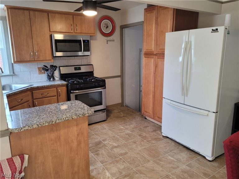5853 Monica Lane, Garfield Heights, OH - Photo 3