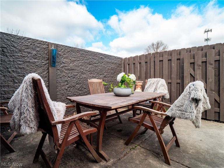 53 Greenfield Court, Berea, OH - Photo 5