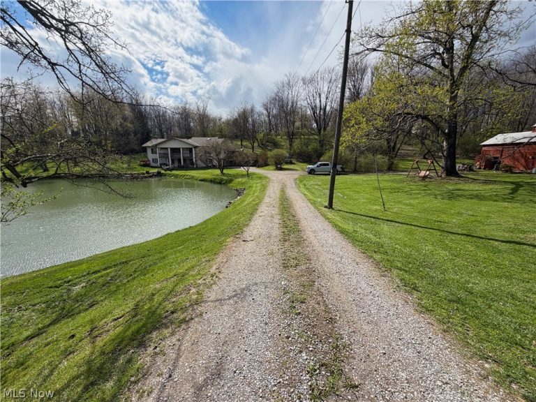 16213 Park Way, East Liverpool, OH - Photo 2