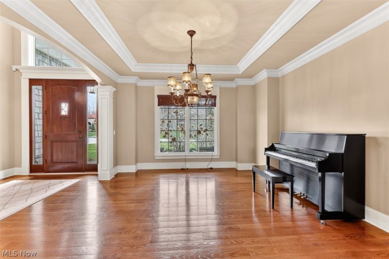 7565 Cottonwood Trail, Chagrin Falls, OH - Photo 5