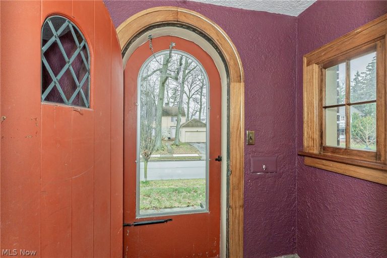 1489 Crest Road, Cleveland Heights, OH - Photo 3