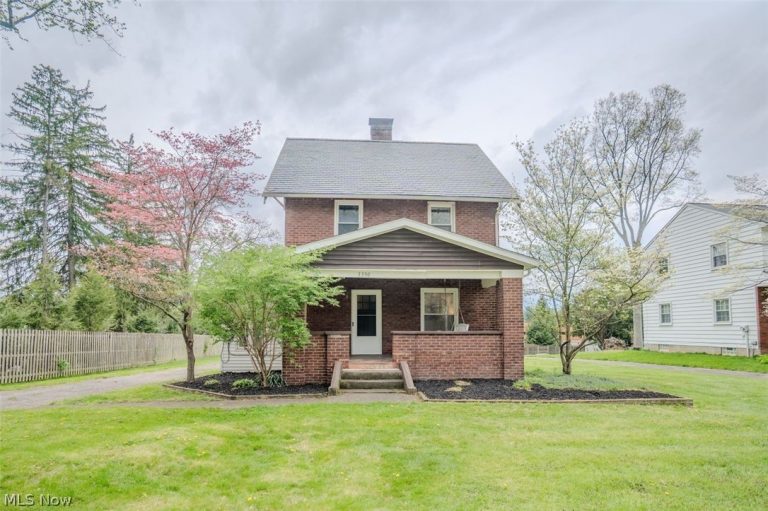 3390 Charles Street, Cuyahoga Falls, OH, 44221