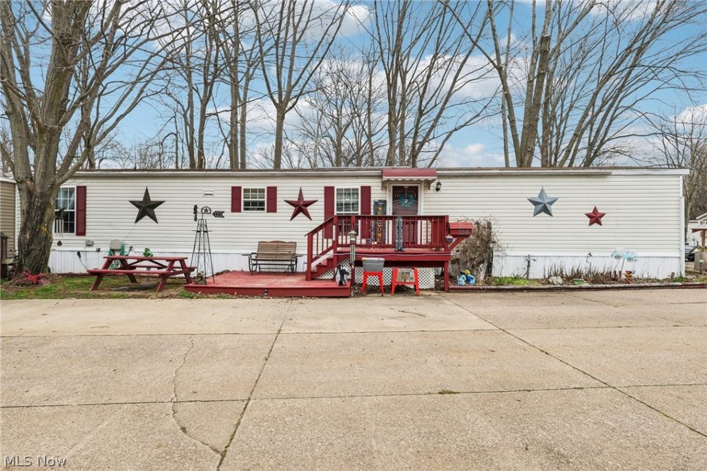 188 Paradise Boulevard, Madison, OH