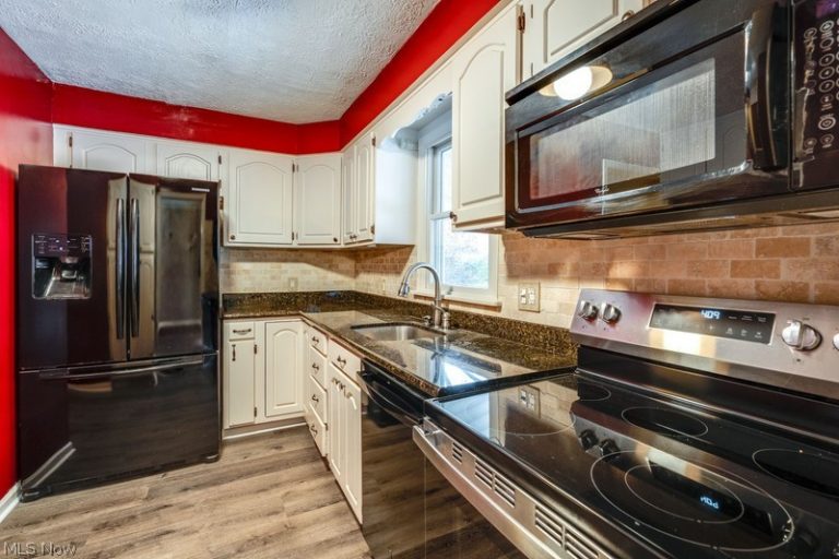 2411 16th Street, Cuyahoga Falls, OH - Photo 2