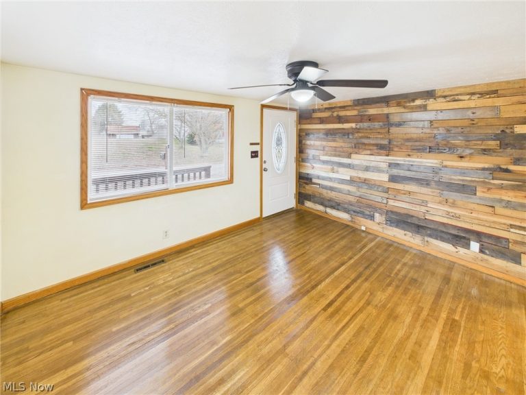 56 Meadowlark Drive, Williamstown, WV - Photo 4