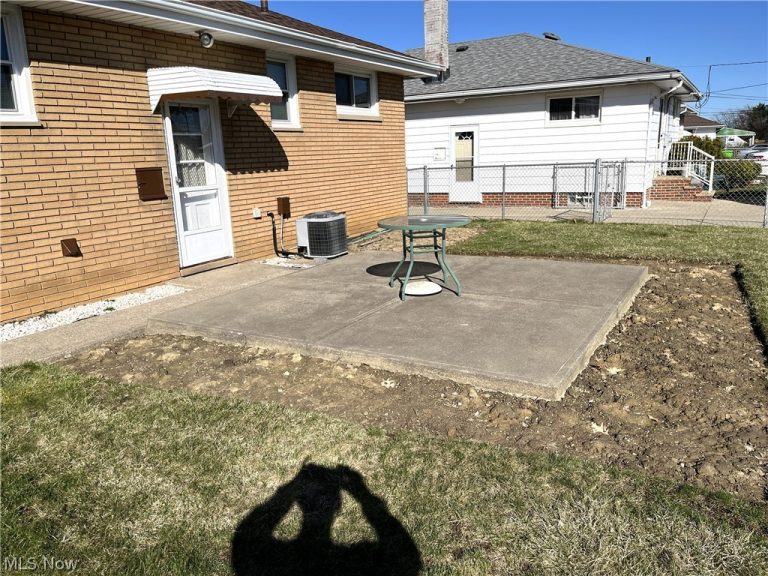 12416 Eastwood Boulevard, Garfield Heights, OH - Photo 3