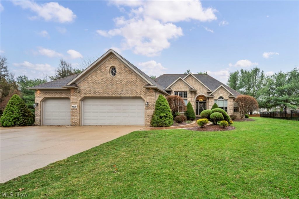 3302 Ashton Drive, Uniontown, OH