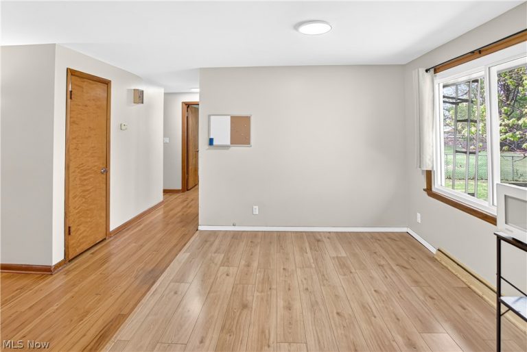 39568 Carol Lane, Elyria, OH - Photo 8