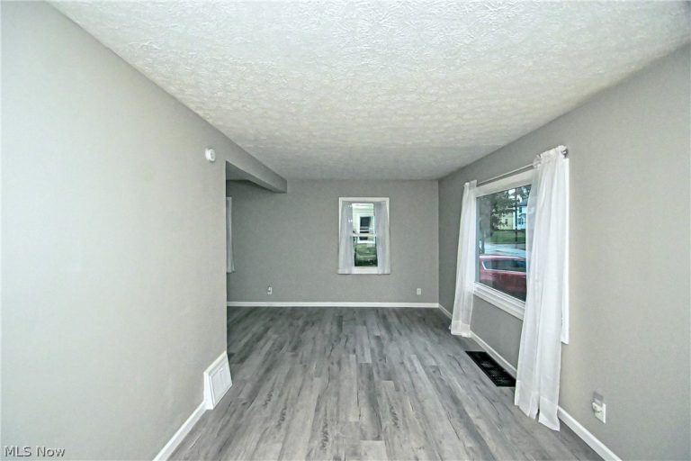 542 Montgomery Street, Akron, OH - Photo 5