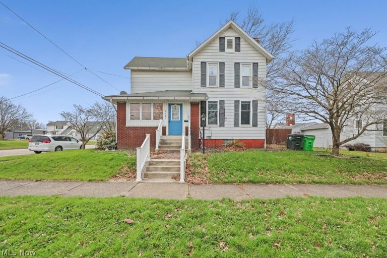 2145 Cherry Avenue, Alliance, OH - Photo 2