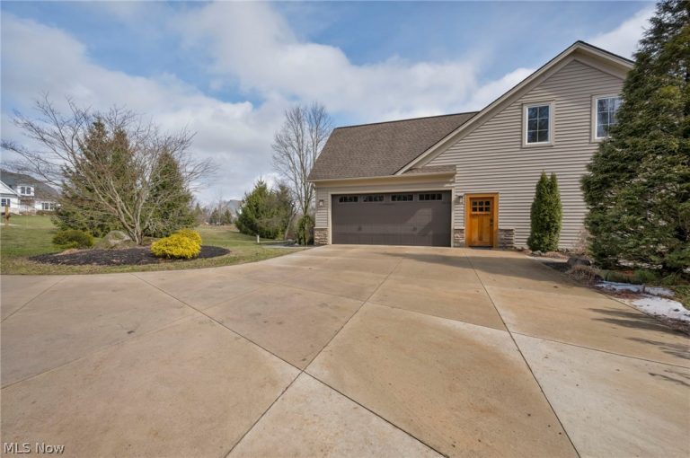 11295 Sutton Place, Chardon, OH - Photo 4