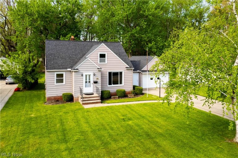 23790 Elm Road, North Olmsted, OH - Photo 2