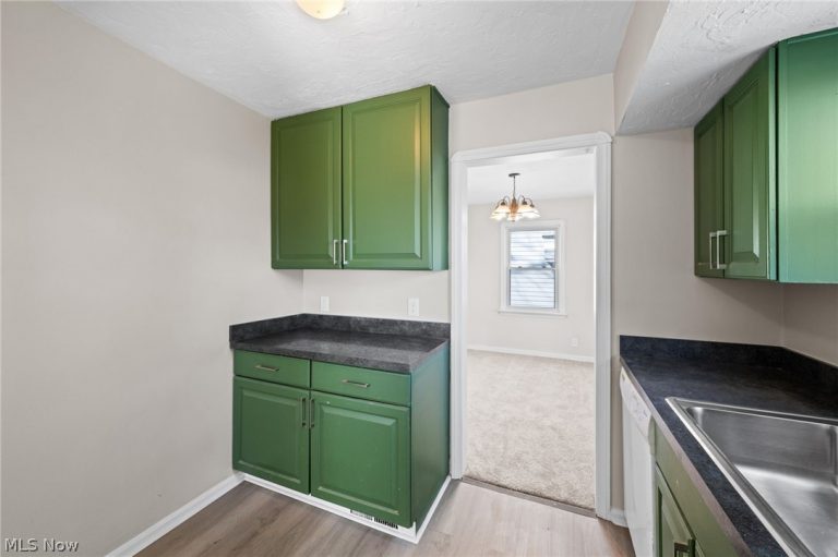 21391 Westport Avenue, Euclid, OH - Photo 5