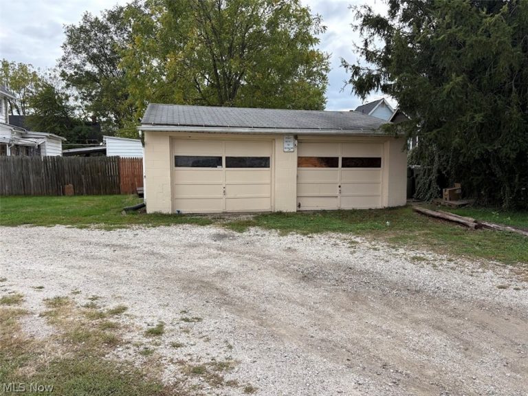 435 Hazlett Avenue, Canton, OH - Photo 4