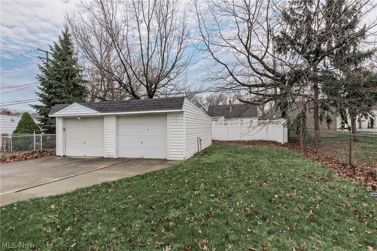 25370 Drakefield Avenue, Euclid, OH - Photo 4