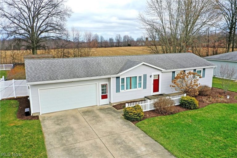 9812 Deltona Drive, New Middletown, OH, 44442