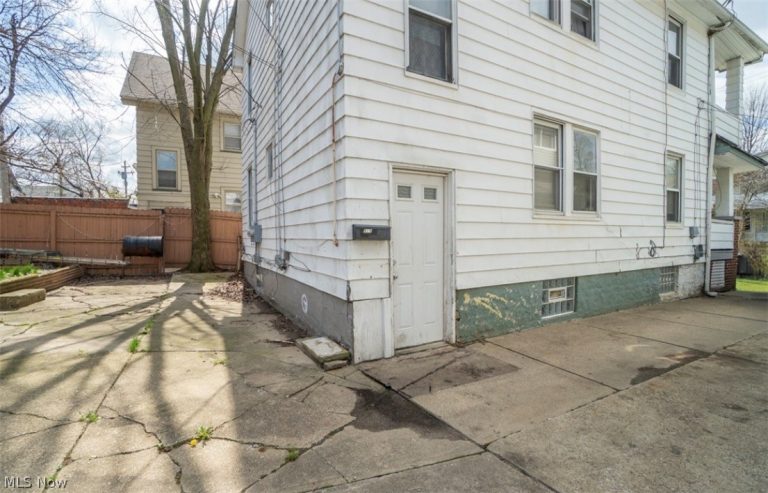 817 Alhambra Road, Cleveland, OH - Photo 6
