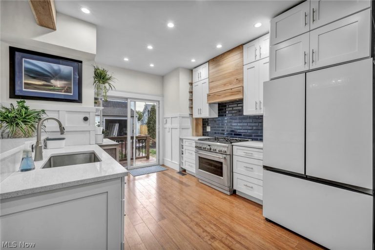 1302 Bonnieview Avenue, Lakewood, OH - Photo 8