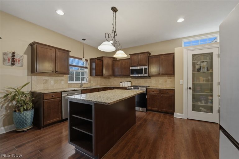 108 Hidden Glen Trail, Chardon, OH - Photo 8
