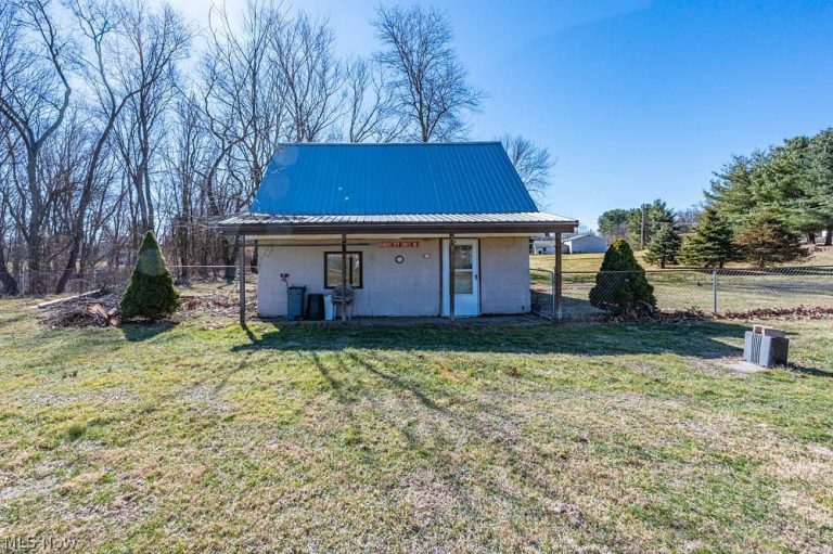 3236 Young Avenue, Massillon, OH - Photo 3