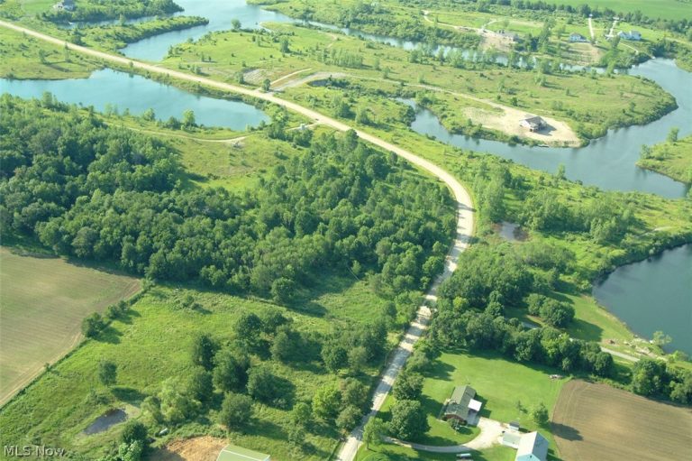Pilot Knob Avenue, Canton, OH - Photo 4