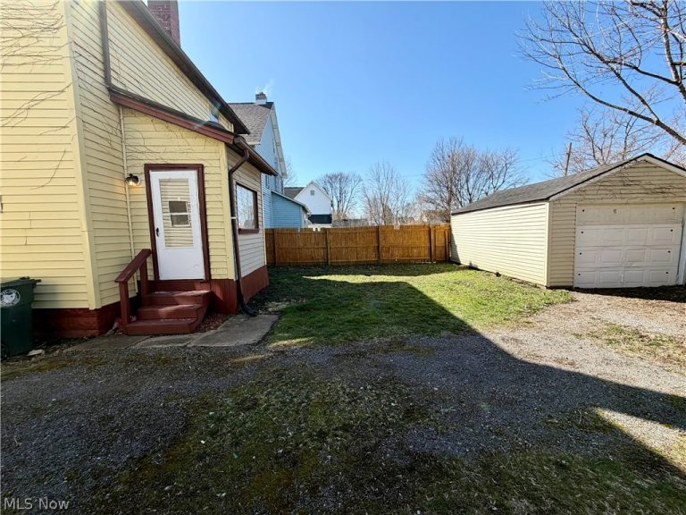 909 Clarendon Avenue, Canton, OH - Photo 6