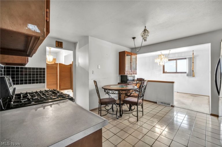 24419 Ronan Road, Bedford Heights, OH - Photo 6