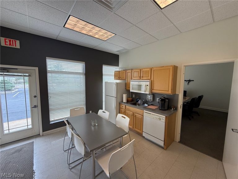 31320 Solon Road #19, Solon, OH - Photo 2