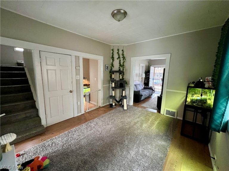 3901 Woburn Avenue, Cleveland, OH - Photo 8