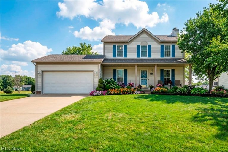 5704 Halwick Drive, Ravenna, OH - Photo 2