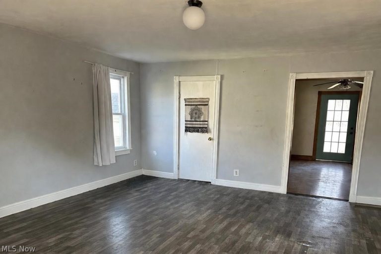 215 Woodlawn Avenue, Geneva, OH - Photo 2