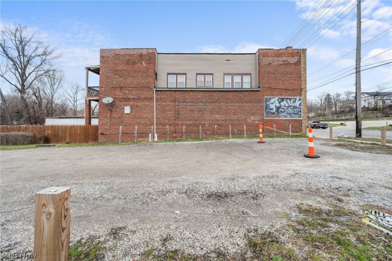 17705 Euclid Avenue, Cleveland, OH - Photo 4