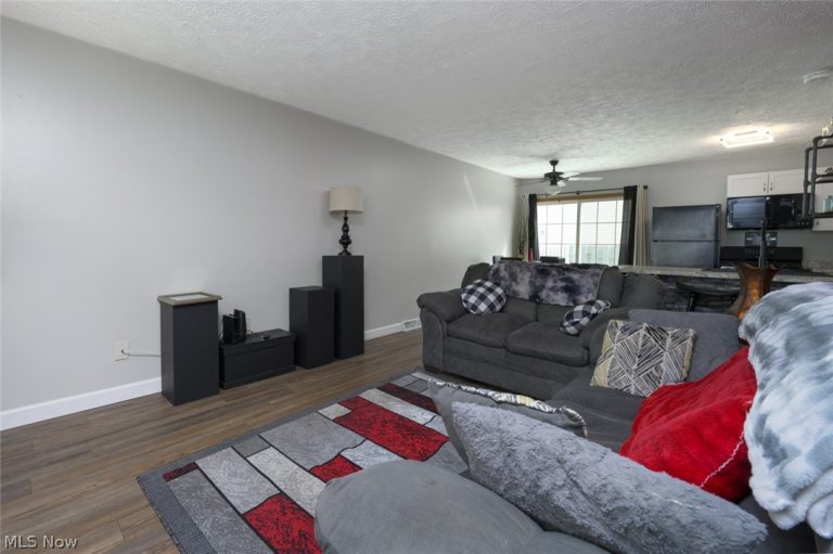 3204 Deer Trail #D, Cortland, OH - Photo 6