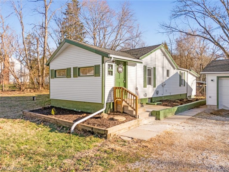 368 Jarvis Road, Akron, OH - Photo 2