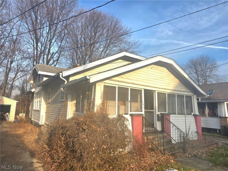 646 Columbia Avenue, Akron, OH - Photo 3