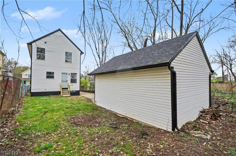 2911 102nd Street, Cleveland, OH - Photo 4