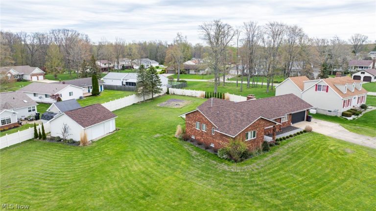 1584 Hemlock Drive, Ashtabula, OH - Photo 2