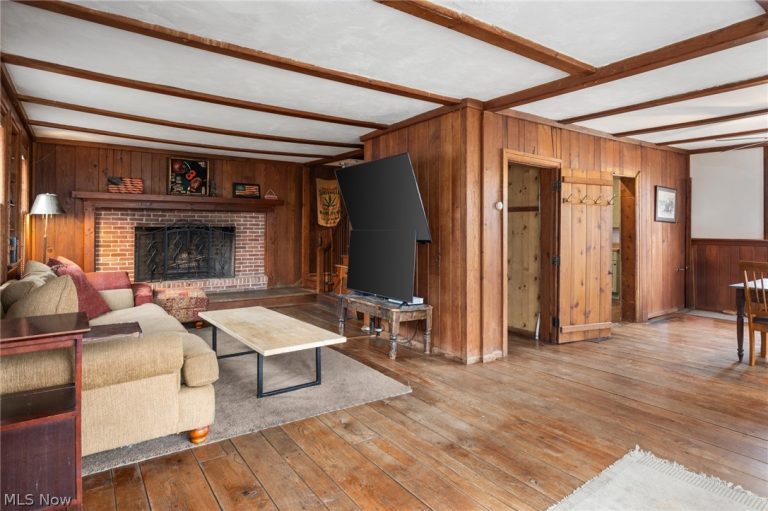 9455 Robinson Road, Chardon, OH - Photo 3