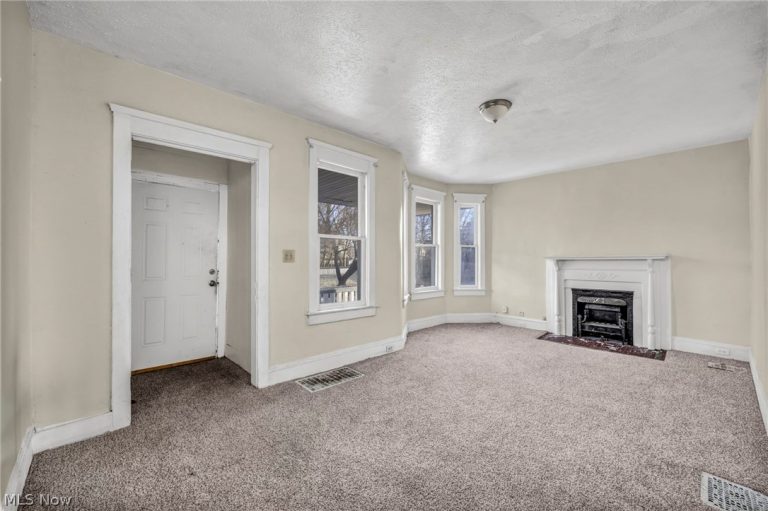 8110 Melrose Avenue, Cleveland, OH - Photo 6