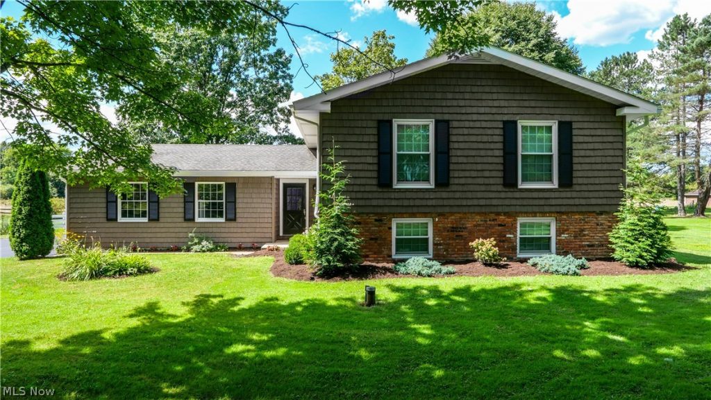16130 Lucky Bell Lane, Newbury, OH
