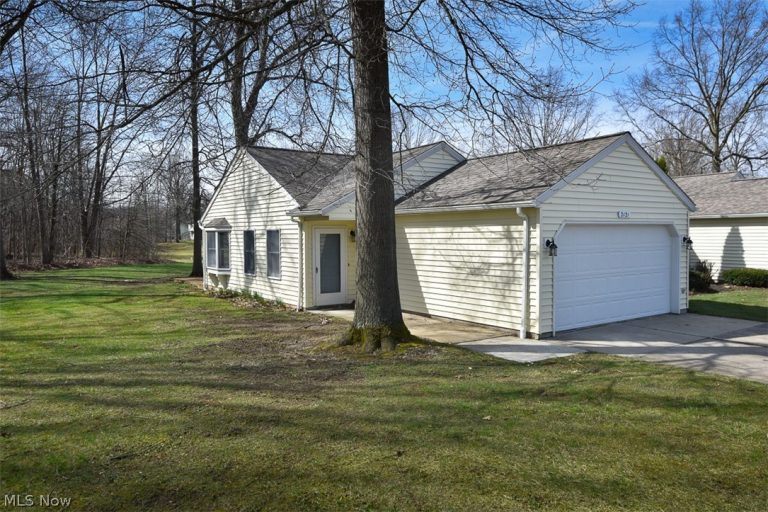 2121 Oakwood Court, Avon, OH - Photo 2