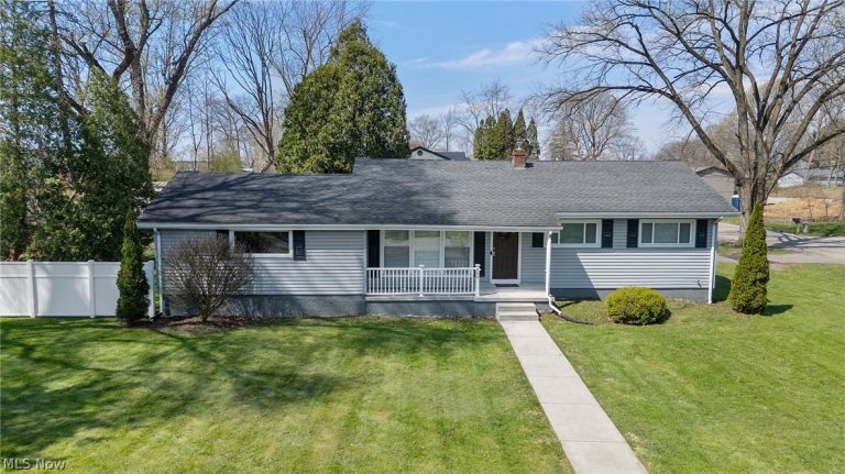 888 Orchard Avenue, Barberton, OH, 44203
