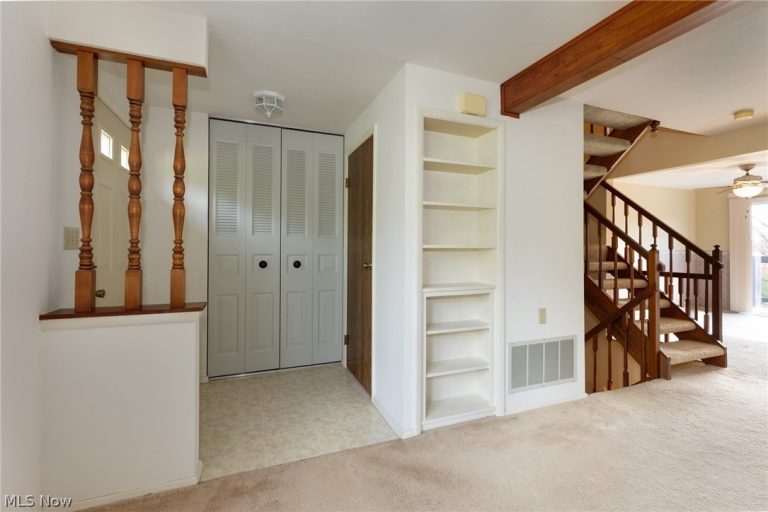 91 Quaker Ridge Drive, Akron, OH - Photo 8