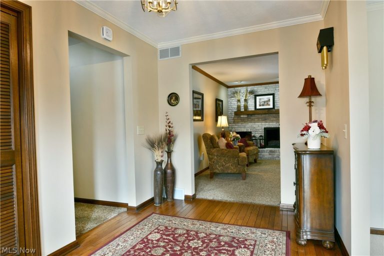 9271 Hillview Drive, Warren, OH - Photo 5
