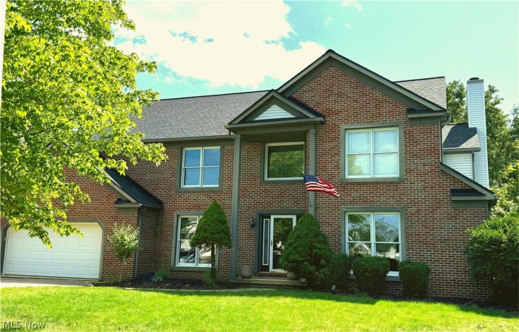 242 Ravenshollow Drive, Cuyahoga Falls, OH