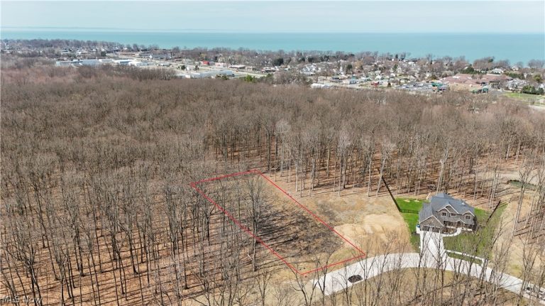 4216 Ridgeview Drive, Vermilion, OH - Photo 3