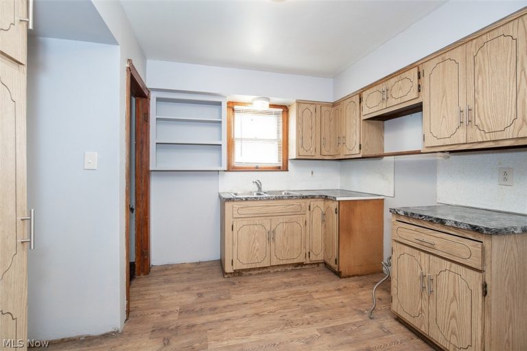 12010 Longmead Avenue, Cleveland, OH - Photo 8