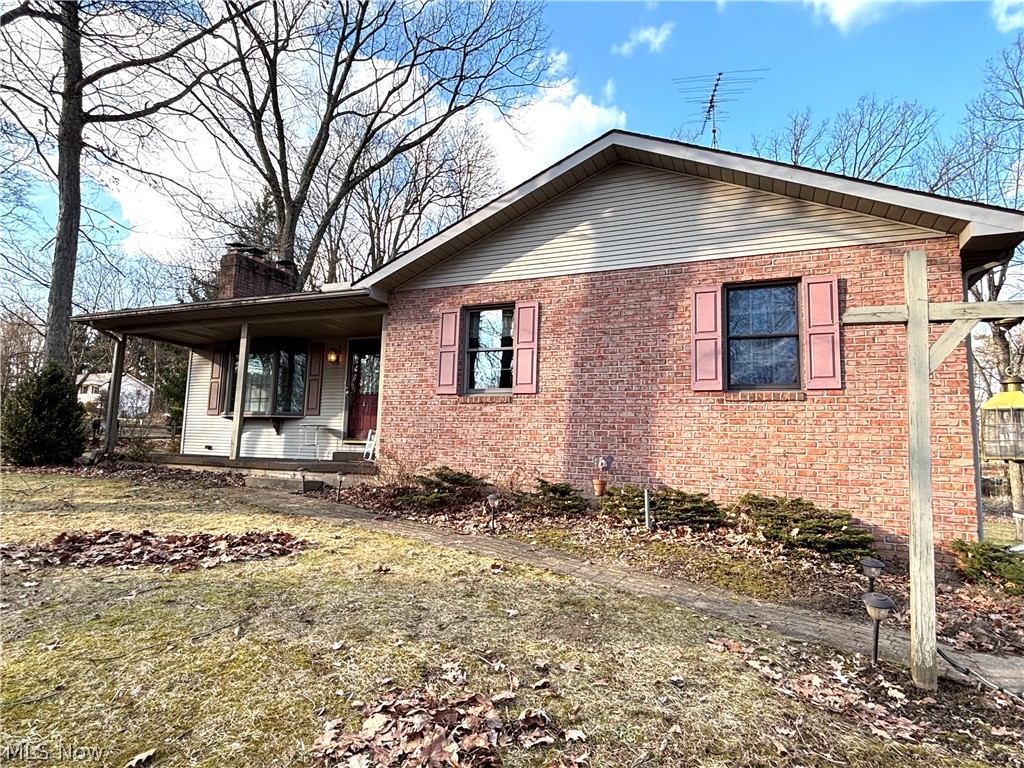 42900 Woodvale Lane, Columbiana, OH
