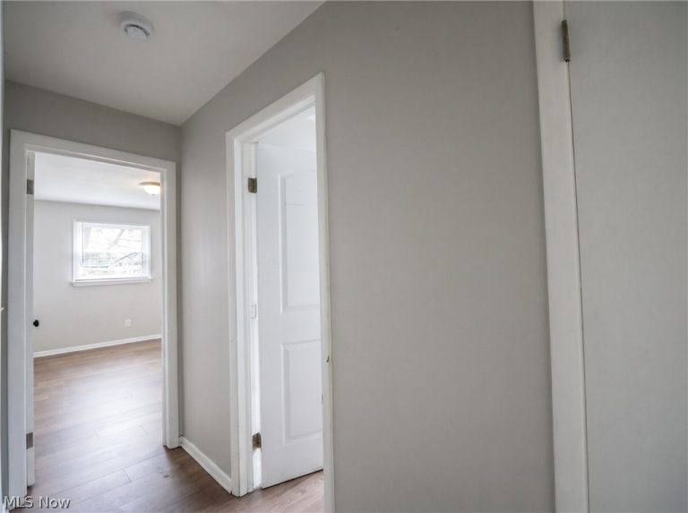 50 Glacier Avenue, Youngstown, OH - Photo 8