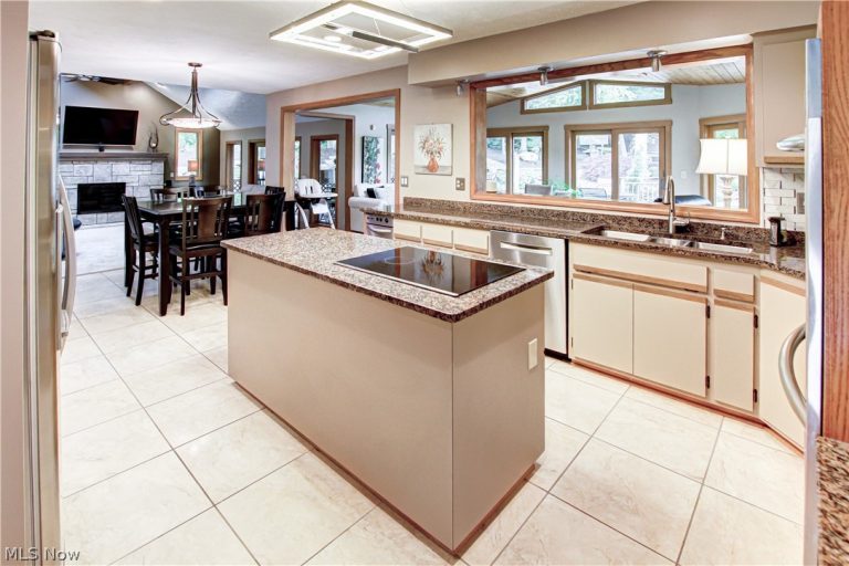 77 Carr Road, Hinckley, OH - Photo 4